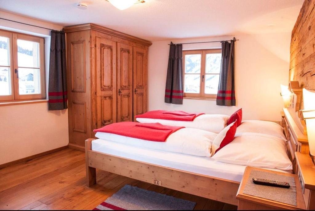 Appartement Omeshorn Anno 1593 Lech am Arlberg Zimmer foto